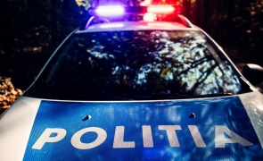 Bătaie cu 15 persoane implicate, pe o stradă din Baia Mare: un polițist a fost lovit cu o piatră în cap