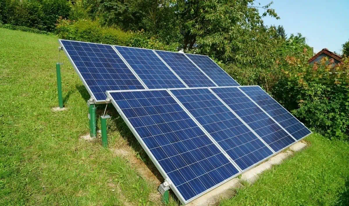 Guvernul va introduce ”taxa pe soare”. Românii cu fotovoltaice vor fi obligați să plătească pentru ce produc și consumă. Condiții