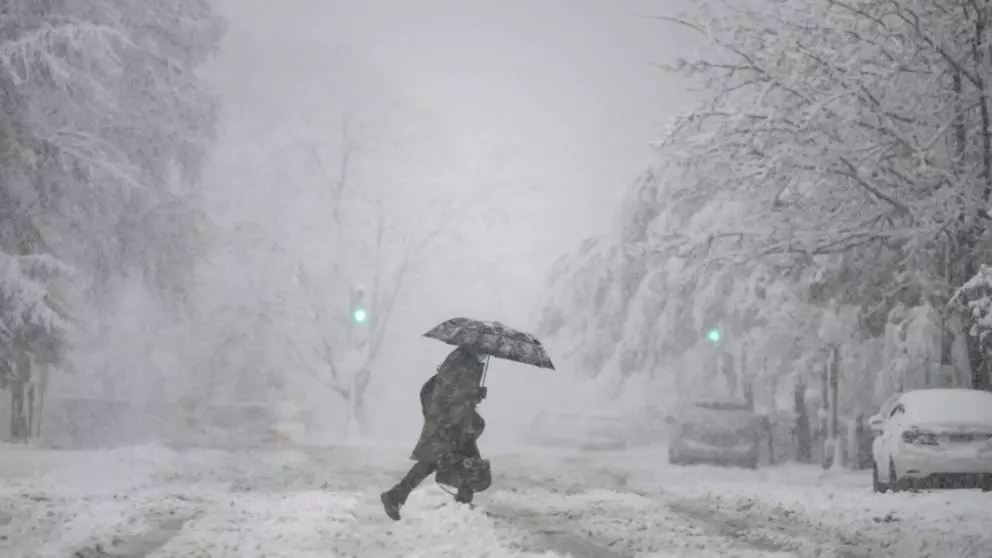 România, lovită de furtuni de zăpadă: VAL de aer polar, cu ger și viscol - Temperaturile scad cu 20 de grade - Prognoza ANM