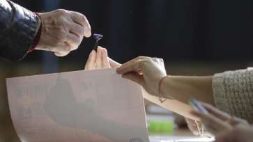 CCR a decis: Guvernul stabilește data alegerilor. Mandatele aleșilor locali au fost prelungite neconstituțional