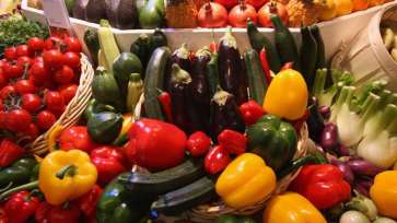 Cum au evoluat prețurile în luna mai: Scumpiri la fructe, articole chimice și transport aerian, ieftiniri la legume și carburanți