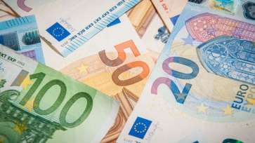 Curs valutar 5 martie 2020. Euro a urcat din nou aproape de nivelul record