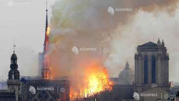 LIVE UPDATE Celebra catedrală Notre-Dame din Paris, cuprinsă de flăcări (FOTO/VIDEO)