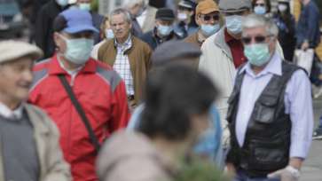 Vor mai fi obligate să poarte mască persoanele care se vor vaccina anti-COVID? Răspunsul coordonatorului campaniei de imunizare