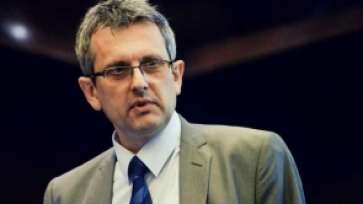 Economistul-șef BNR, Valentin Lazea, propune concedierea a 300.000 de bugetari sau tăierea salariilor la stat