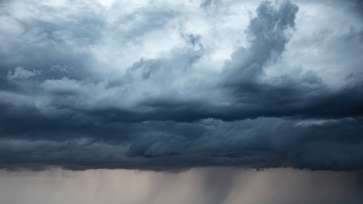 Noi avertizări meteo. Cod roşu de ploi torenţiale în Bacău, Vrancea, Brăila, Galaţi. 19 județe intră sub cod portocaliu