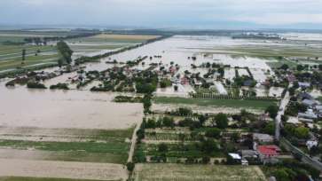Zone întregi din estul țării, devastate de inundații. Meteorologii anunță în continuare vreme extremă în România