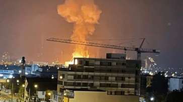 VIDEO. Explozie, urmată de un incendiu puternic la Combinatul chimic Azomureș. Populația a fost informată prin mesaj RO-Alert