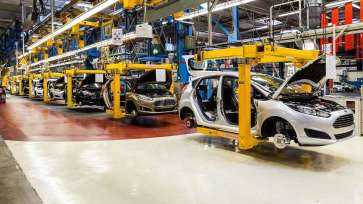 Ford opreşte producţia la fabrica din Craiova, din cauza crizei de componente