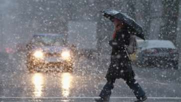 ANM: Informare de vânt şi ploaie, lapoviţă şi ninsoare la nivelul întregii ţări, până sâmbătă dimineaţa