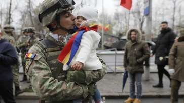 Paradă cu 1.500 de militari de Ziua Naţională. România sărbătoreşte în pandemie 103 ani de la Marea Unire