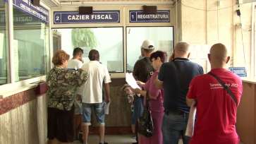 Aproape 300.000 de români nu vor mai plăti impozitul pe venit şi contribuţia la sănătate
