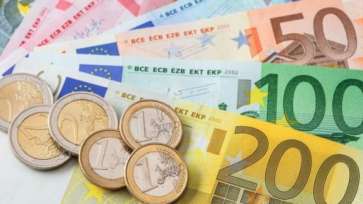 Moneda euro se depreciază la un minim al ultimelor două decenii, din cauza crizei din energie