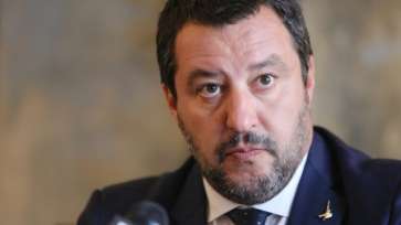 Italia condamnă planul UE de a interzice din 2035 mașinile noi cu motoare pe benzină și motorină / Ministrul italian al transporturilor spune că măsura este o „sinucidere” şi un „cadou” ...