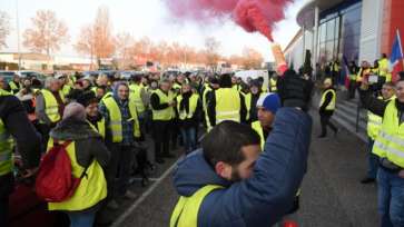 Proteste violente în Franța - Zi decisivă pentru legea pensionării - Ciocniri violente între protestatari și jandarmi