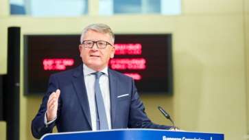 Un comisar european îndeamnă la adoptarea săptămânii de muncă de patru zile în Uniunea Europeană în sectoarele afectate de penurii de forţă de muncă