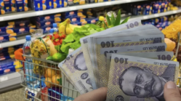 Cu cât s-ar putea scumpi mâncarea de la 1 februarie 2024 / Vești proaste pentru beneficiarii cardurilor de alimente