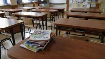Avocatul Poporului atacă la Curtea Constituţională articolul din lege care stabilește acordarea de burse de merit pentru „mimimum 30% din elevii din fiecare clasă”
