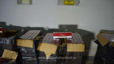 Peste 23.000 pachete țigări, confiscate de poliţiştii de frontieră (FOTO)