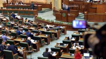 Senat: Moţiunea simplă împotriva ministrului de Finanţe, pentru a doua oară, luni, pe ordinea de zi a plenului