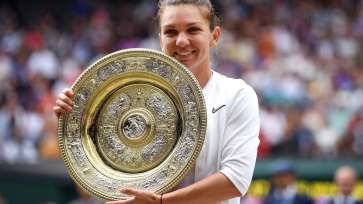 Simona Halep aduce luni în România trofeul pe care l-a câștigat la Wimbledon