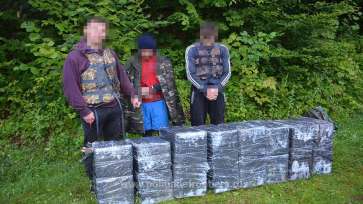 Trei tineri contrabandişti ucraineni, opriţi la frontiera de nord