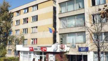 Un student a căzut de la etajul 4 al unui cămin din Iași. Tânărul este în stare gravă